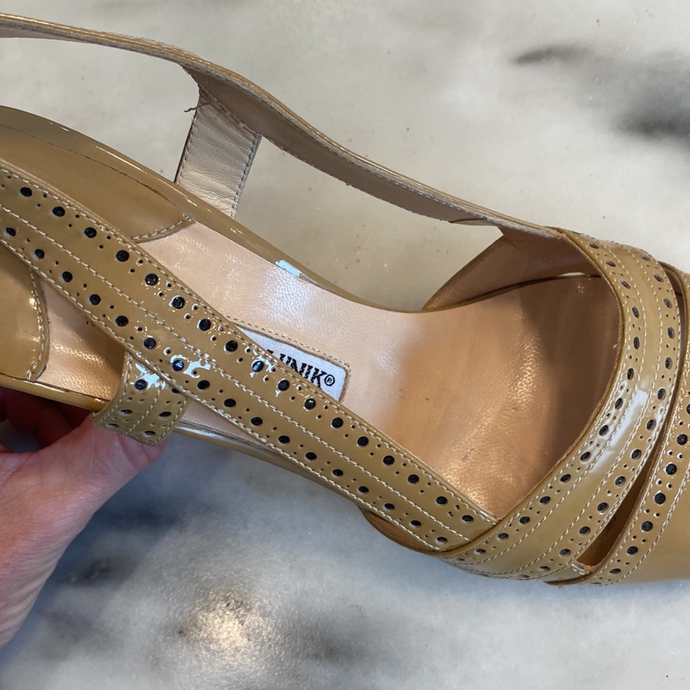 Manolo Blahnik patent leather heels - Picture 8 of 14